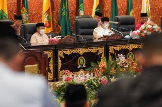 Gubri Hadiri Paripurna Raperda Penyelenggaraan Penyiaran di DPRD