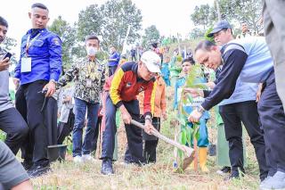 Pj Wali Kota Pekanbaru Ikut Penanaman Bibit Pohon dan City Tour Dalam Rakernas Apeksi XV Tahun 2022