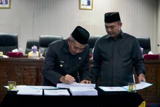 Pj Bupati Kampar dan DPRD Kampar Tandatangani Nota Kesepakatan KUA-PPAS APBD Tahun 2023
