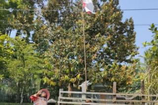 Pasang Bendera Terbalik, Nenek di Kuansing Ini Berkali-kali Minta Maaf ke Polisi dan Nyanyi Indonesia Raya