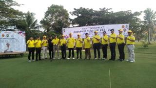Buka Turnamen Golf Gubernur Cup 2022, Gubri Lakukan Pemukulan Bola Asap