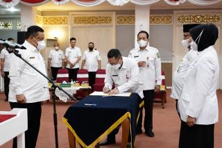 Sekdaprov Lantik 70 Pejabat Fungsional Pemprov Riau