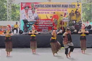 Sejumlah Seniman Tampil di Pentas Seni Rakyat Riau