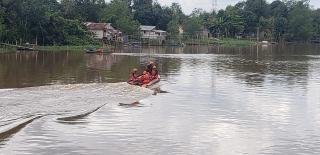 Tergelincir, Anak Buah Kapal Tenggelam di Sungai Siak