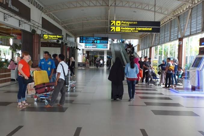 Jarak Pandang Rendah, Penerbangan di Bandara SSK II Delay
