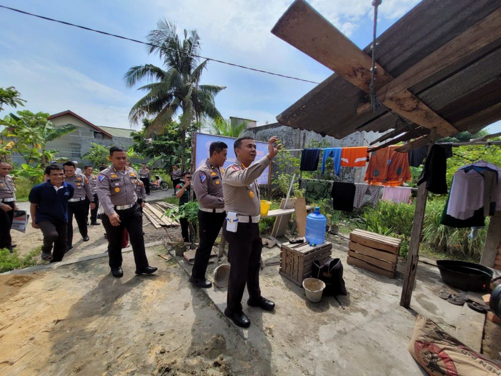 Ditlantas Bedah Dua Rumah Warga Pekanbaru