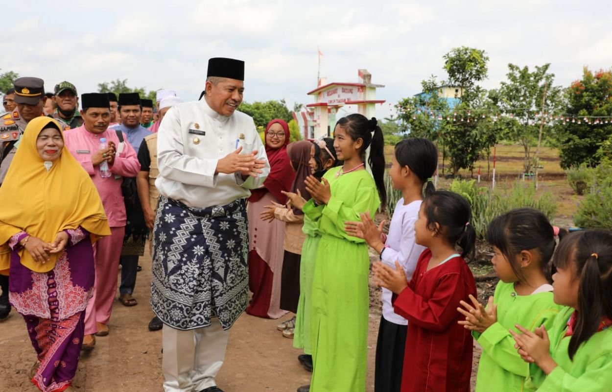 Peduli Pendidikan, Bupati Siak Alfedri Tinjau Pembangunan SMP Tanjung Pal