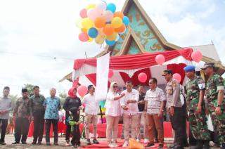 Hari Anak Nasional di Meranti, Bupati: Hak Anak Itu Bukan Hanya Materi, Tapi Kasih Sayang