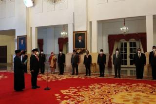Presiden Jokowi Lantik Azwar Anas Sebagai Menpan RB