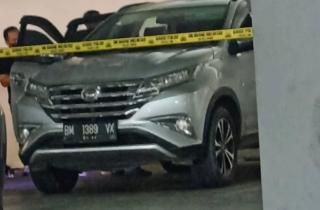 Mayat Perempuan Ditemukan di Dalam Mobil Terpakir di Basement DPRD Riau