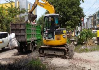 Drainase di Jalan Riau Dikeruk, PUPR Fokus Tuntaskan Banjir