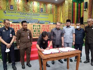 Melalui Rapat Paripurna, DPRD Pekanbaru Teken MoU APBD-P 2022 