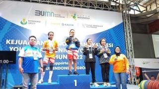 Atlet Mulya Pratiwi Raih 3 Medali Emas di Kejurnas Angkat Besi Junior