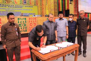 Pj Wali Kota Pekanbaru Teken MoU Rancangan APBD-P 2022 Rp2,5 Triliun