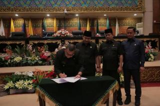 Ranperda Perubahan APBD Provinsi Riau 2022 Disahkan Menjadi Perda