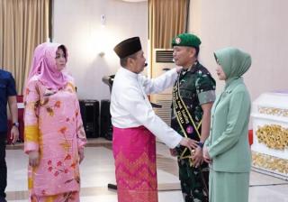 Gubri Kukuhkan Danrem 031 WB dan Istri Jadi Bapak dan Bunda Asuh Anak Stunting