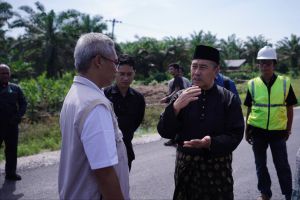 Gubri Perintahkan Kadis PUPR Gesa Perbaikan Jalan Sei Pakning-Teluk Masjid -Simpang Pusako