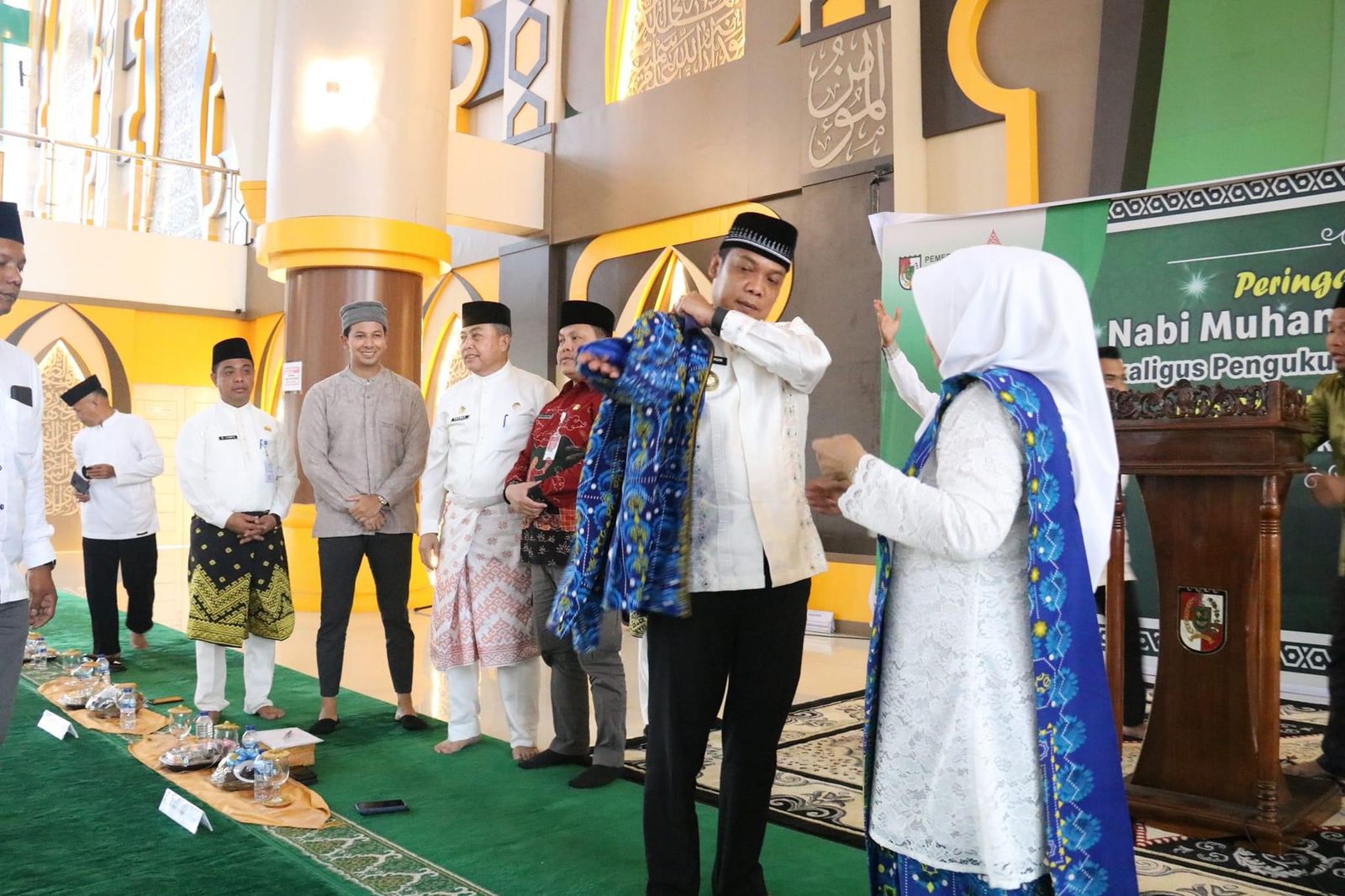 Pj Wali Kota Dikukuhkan sebagai Bapak BKMT Pekanbaru