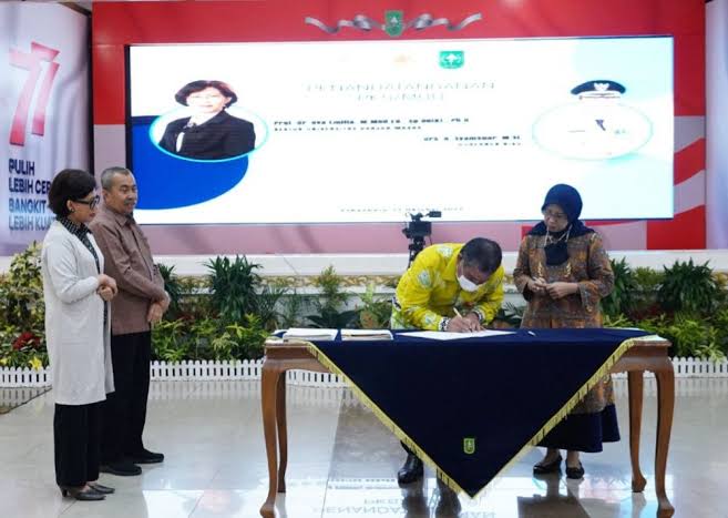 Tingkatkan Kualitas SDM, UGM Teken Kerja Sama dengan Pemda di Riau