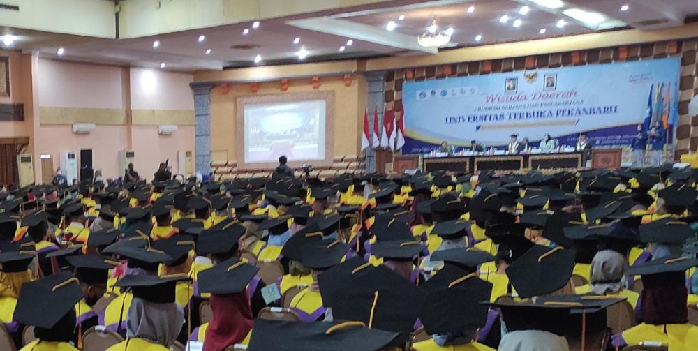806 Mahasiswa Universitas Terbuka Pekanbaru Diwisuda