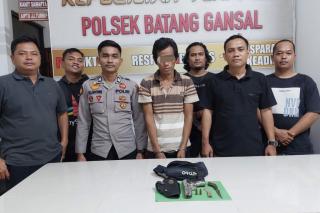 Kantongi Senpi, Residivis Curas Asal Batang Gansal Inhu ini Menyerahkan Diri Usai Dikepung Polisi