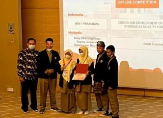 Tim Riset MAN 1 Pekanbaru Raih Medali Emas dan Perak di Ajang WICE 2022