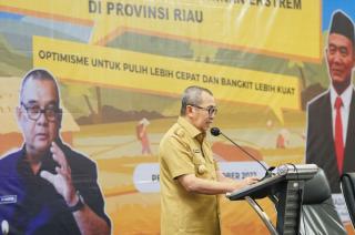 Gubri Berikan Peghargaan Kepada Kabupaten Terbaik Dalam Percepatan Penurunan Stunting