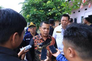 Tinjau Lokasi Banjir, Pj Walikota Pekanbaru Sebut Bakal Maksimalkan Normalisasi Sungai dan Drainase