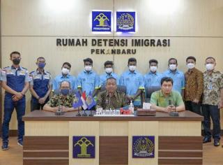 Langgar Keimigrasian, Kemenkumham Deportasi 6 WNA Bangladesh