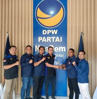 Rusdi Nur Tokoh Muda Kampar, Terima SK Garda Pemuda Partai Nasdem Kabupaten Kampar