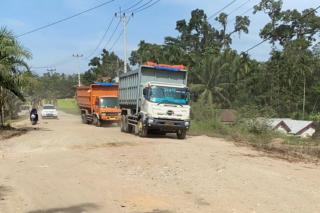 Pemprov Riau Gesa Perbaikan Jalan Cerenti-Air Molek