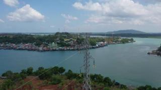 Pembangunan Tower Listrik Hadir di Pulau Terpencil