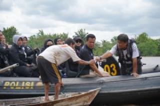 HUT Bidang Humas, Polri dan Wartawan Salurkan 150 Paket Sembako ke Korban Banjir