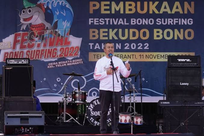 Gubri Syamsuar Buka Festival Bono Surfing 2022