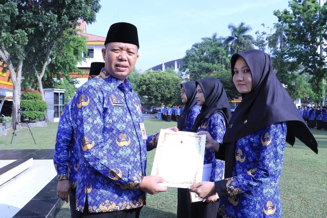 Tiga Lulusan Terbaik Prajabatan CPNS Dapat Penghargaan di Hari Korpri Ke-51