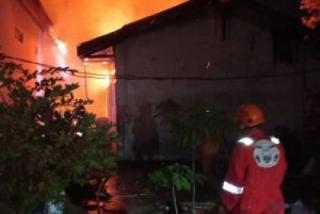 Tidak Ada Korban Jiwa, Kebakaran di Kantin Disdik Riau Berhasil Dipadamkan