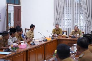 Sejumlah Kepala Desa Kabupaten Kepulauan Meranti Temui Gubri, Minta Syamsuar Tetap Perhatikan Desa