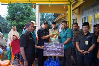 Temui Warga Korban Banjir, Wabup Husni Prihatin Kondisi Anak-Anak