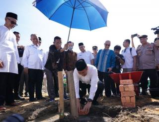 Letakkan Batu Pertama Pembangunan Ponpes Ma’had Islam Riau, Ini Pesan Gubri