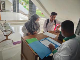 UPZ Disdik Pekanbaru Serahkan Bantuan Zakat Siswa Tak Mampu Rp 90 Juta