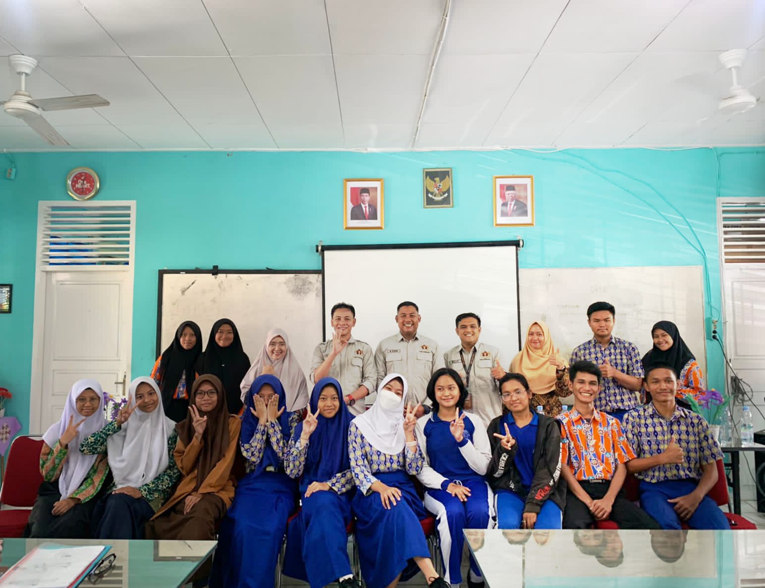 Berikan Pelatihan Jurnalistik, PWI Pokja Pekanbaru Sambangi SMA Negeri 10