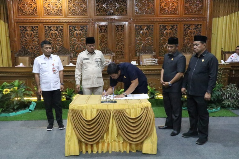 Tok! DPRD dan Pemkab Sahkan APBD Kuansing Tahun 2023 Rp 1,2 Triliun