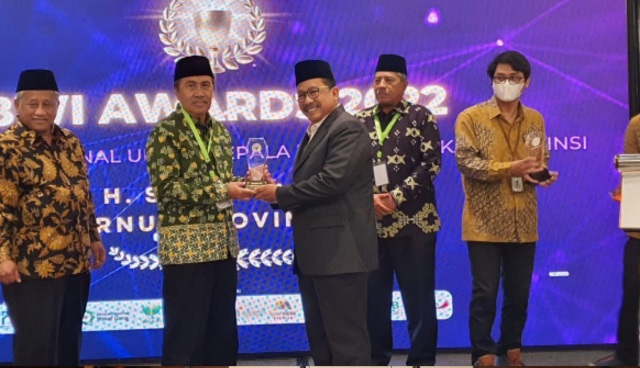 Gubri Syamsuar Dianugerahi Penghargaan Sebagai Tokoh Wakaf Nasional Unsur Kepala Daerah