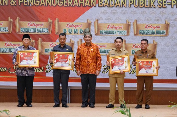 Diskominfotik Riau Raih Penghargaan dari Komisi Informasi