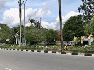 Dibalik Bersihnya Jalan Diponegoro, Ada Sosok Ibu yang Tangguh