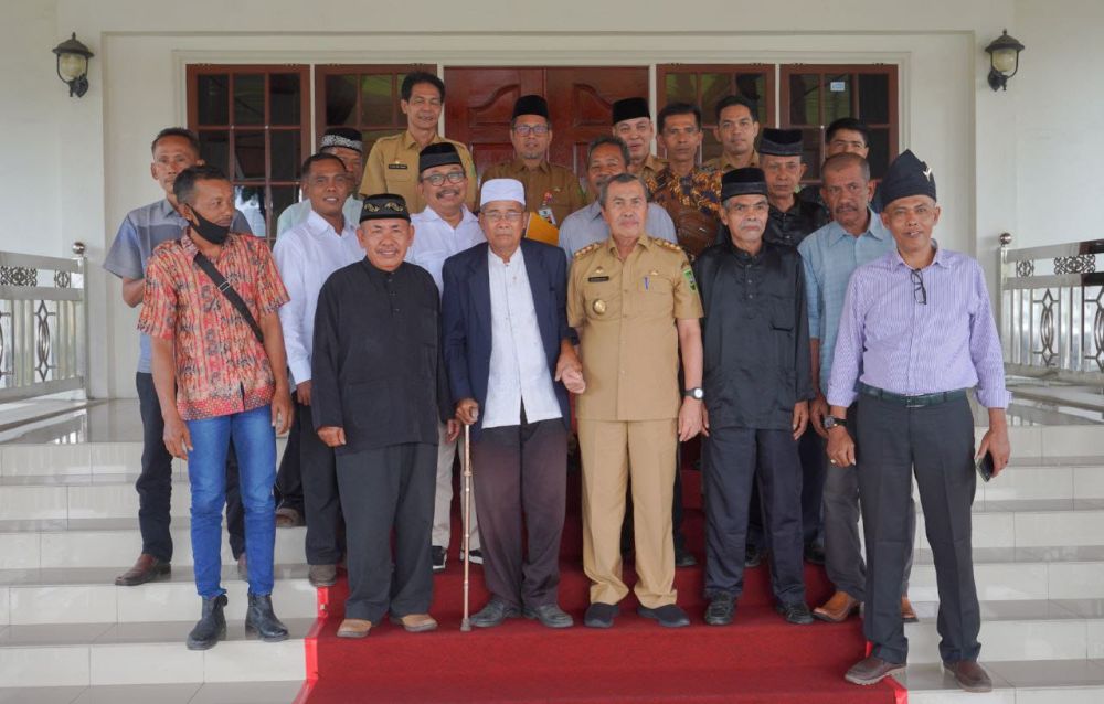 Tokoh Adat Kuansing Berkeluh Kesah Terkait Tanah Ulayat di Hadapan Gubri 