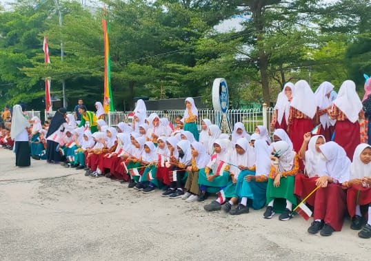 Belasan Ribu Pelajar di Pekanbaru Sambut Kedatangan Presiden Jokowi