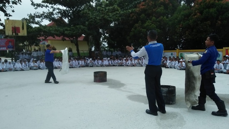 Damkar Pekanbaru Berikan Edukasi Cegah Kebakaran di SMA Negeri 13