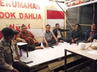 Lurah Pebatuan Kulim Pantau Aktivitas Pos Ronda di Perumahan Pondok Dahlia Indah