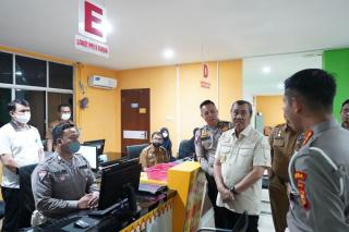 Mendadak! Gubernur Riau Cek Kantor Pelayanan Samsat Pekanbaru Kota